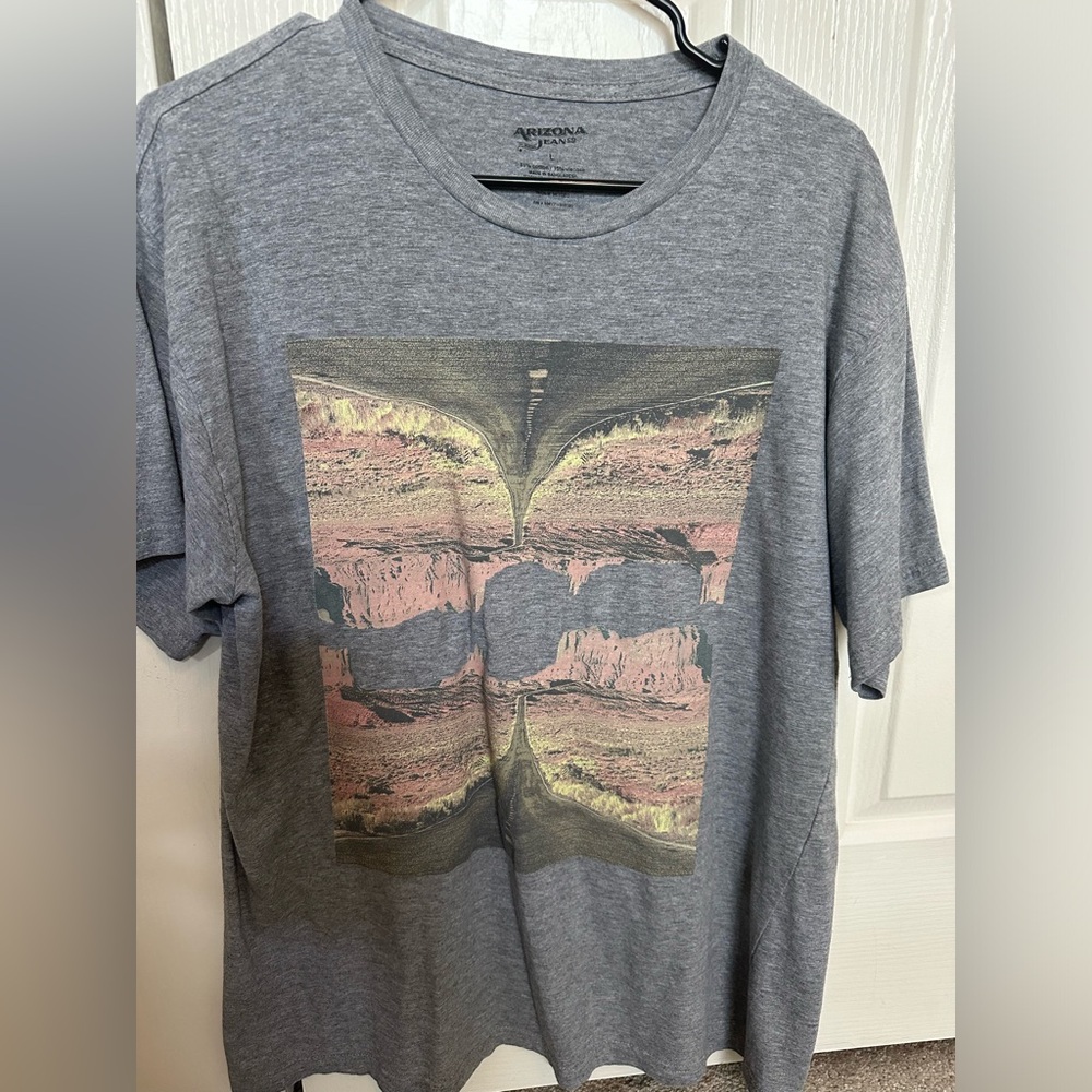 Men’s size large tshirt